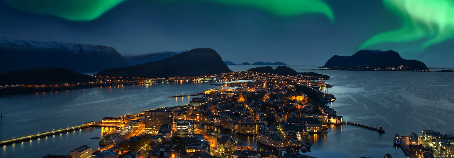 Iceland-Northern-Lights-Northern-Europe