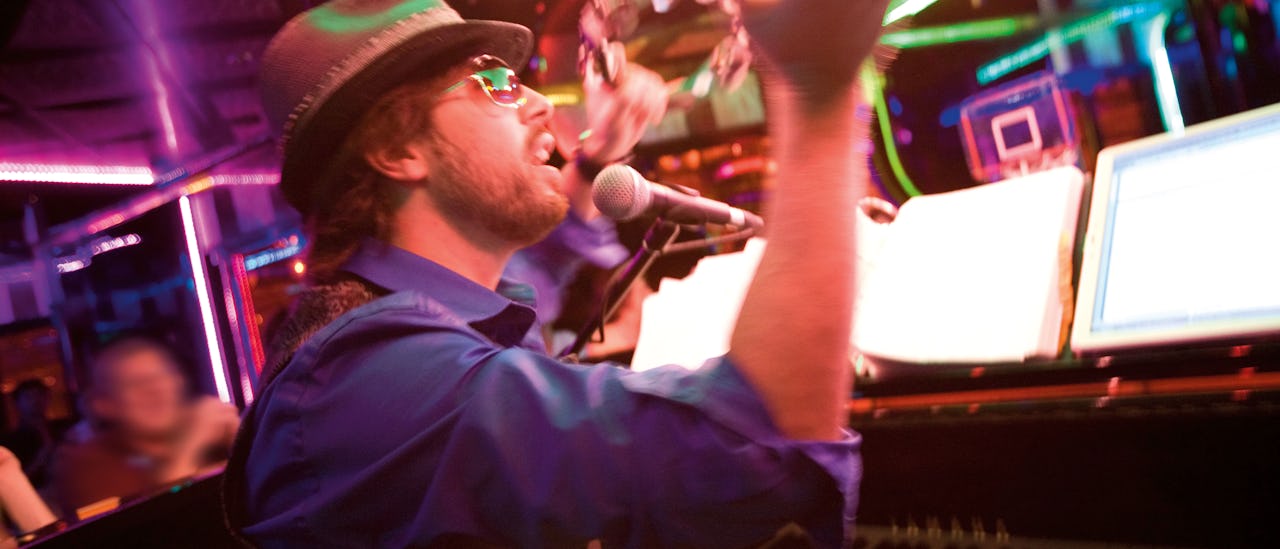 High atmosphere in the piano bar